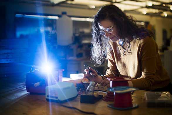 MS in mechanical engineering student working in capstone lab